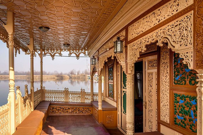 Srinagar Houseboat